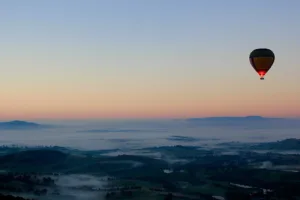 hot air ballon over the yarra valley