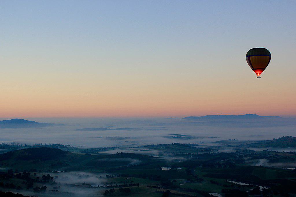 hot air ballon over the yarra valley