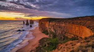 Dusk at the 12 apostles along the great ocean road