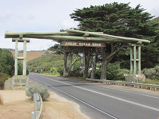 sign for the great ocean road entrance