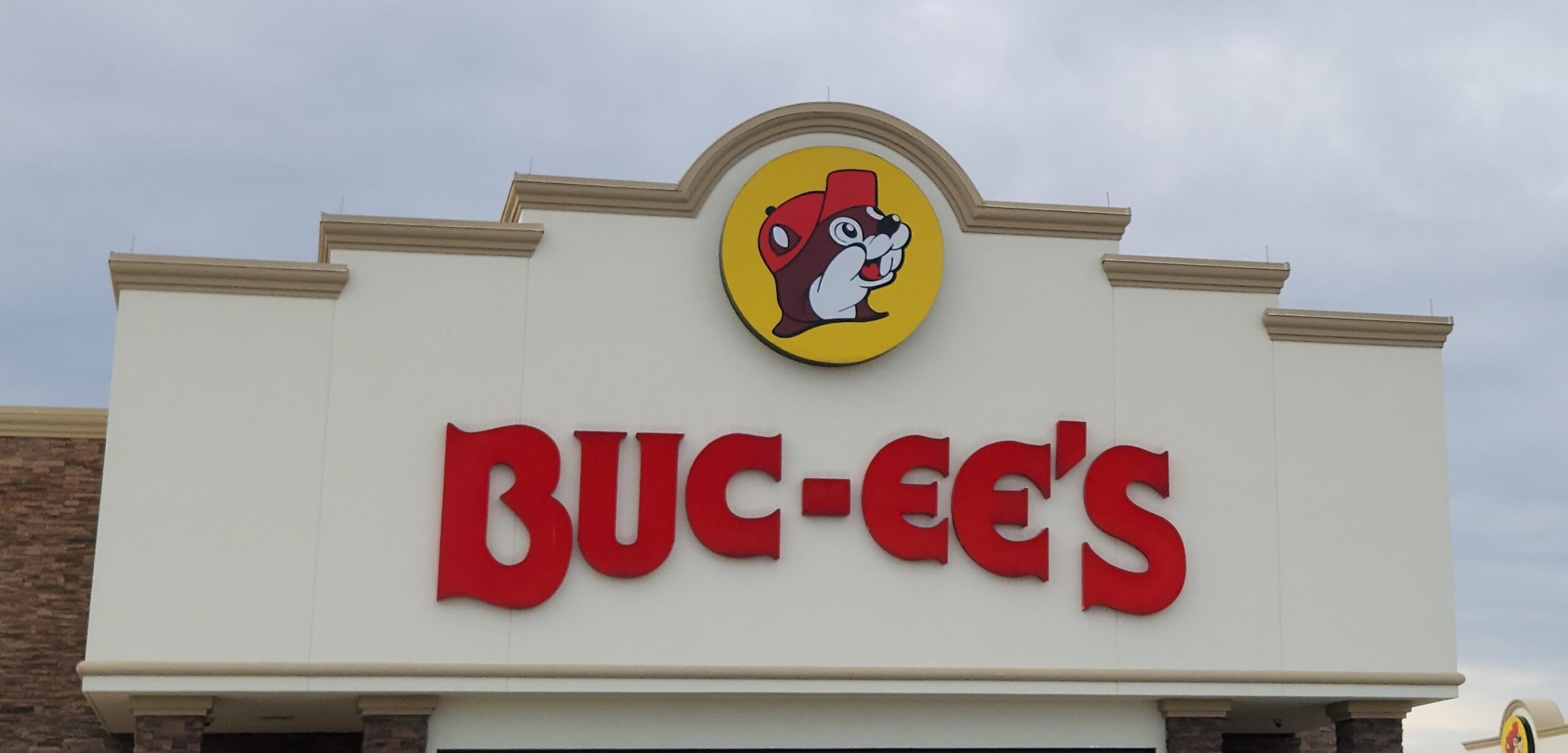 Love’s Travel Stops or Buc-ee’s: Choosing the 1 Perfect Pit Stop
