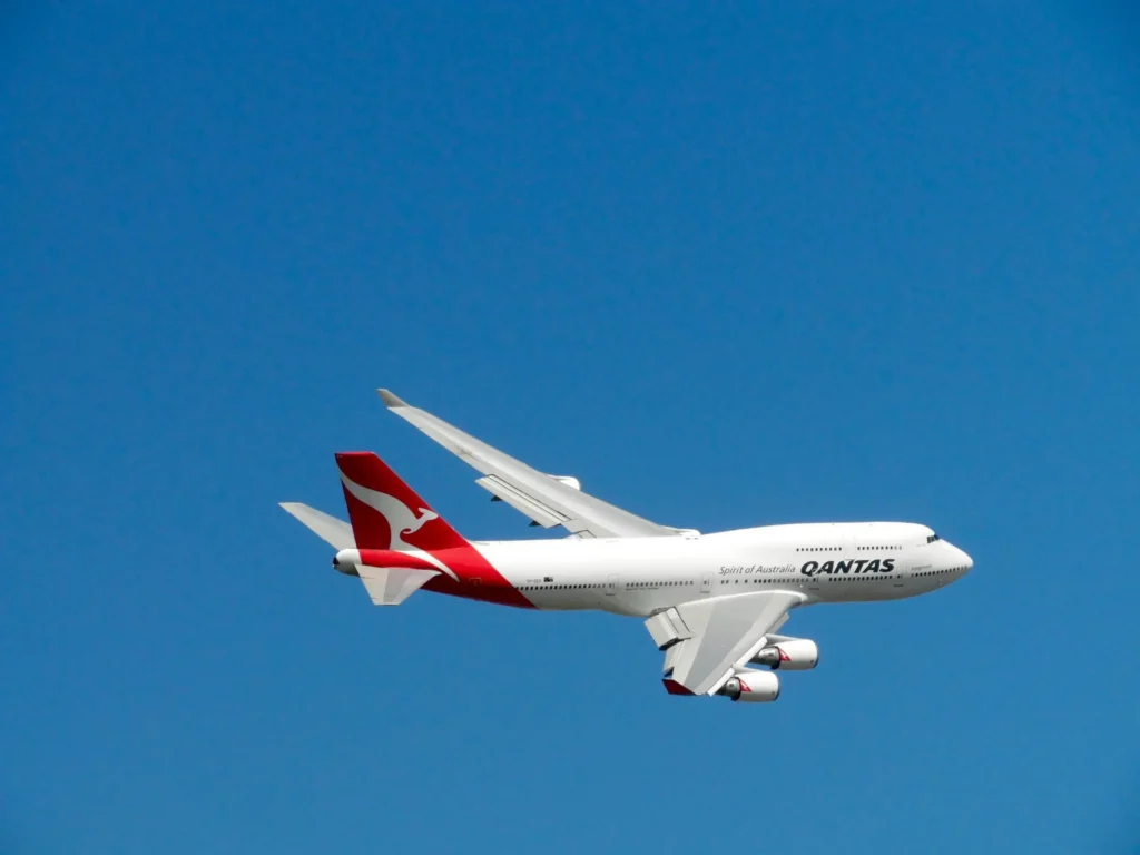 qantas-boeing-747-captured-mid-flight-against-a-clear-blue-sky-symbolizing-aviation-and-travel