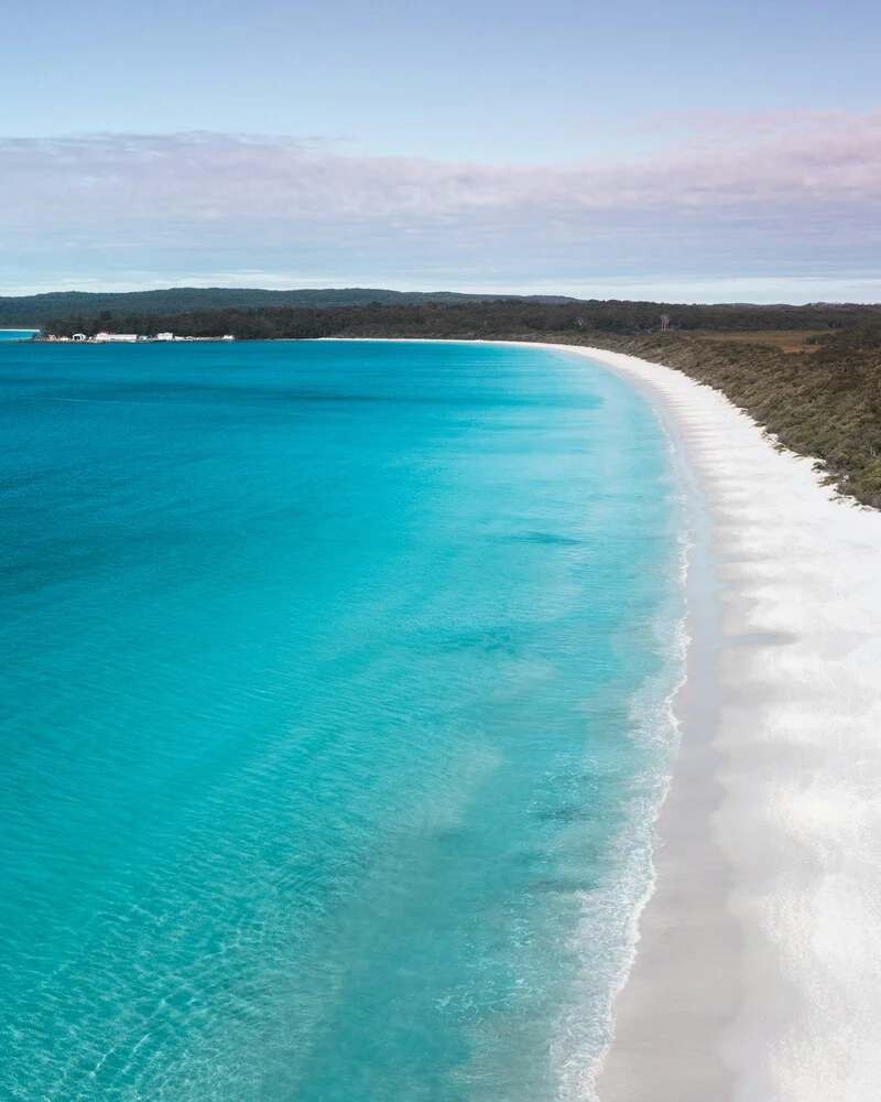 A stunning stretch of Hyams Beach with powdery white sand and crystal-clear turquoise water, a must-see coastal stop when exploring how to see more of NSW