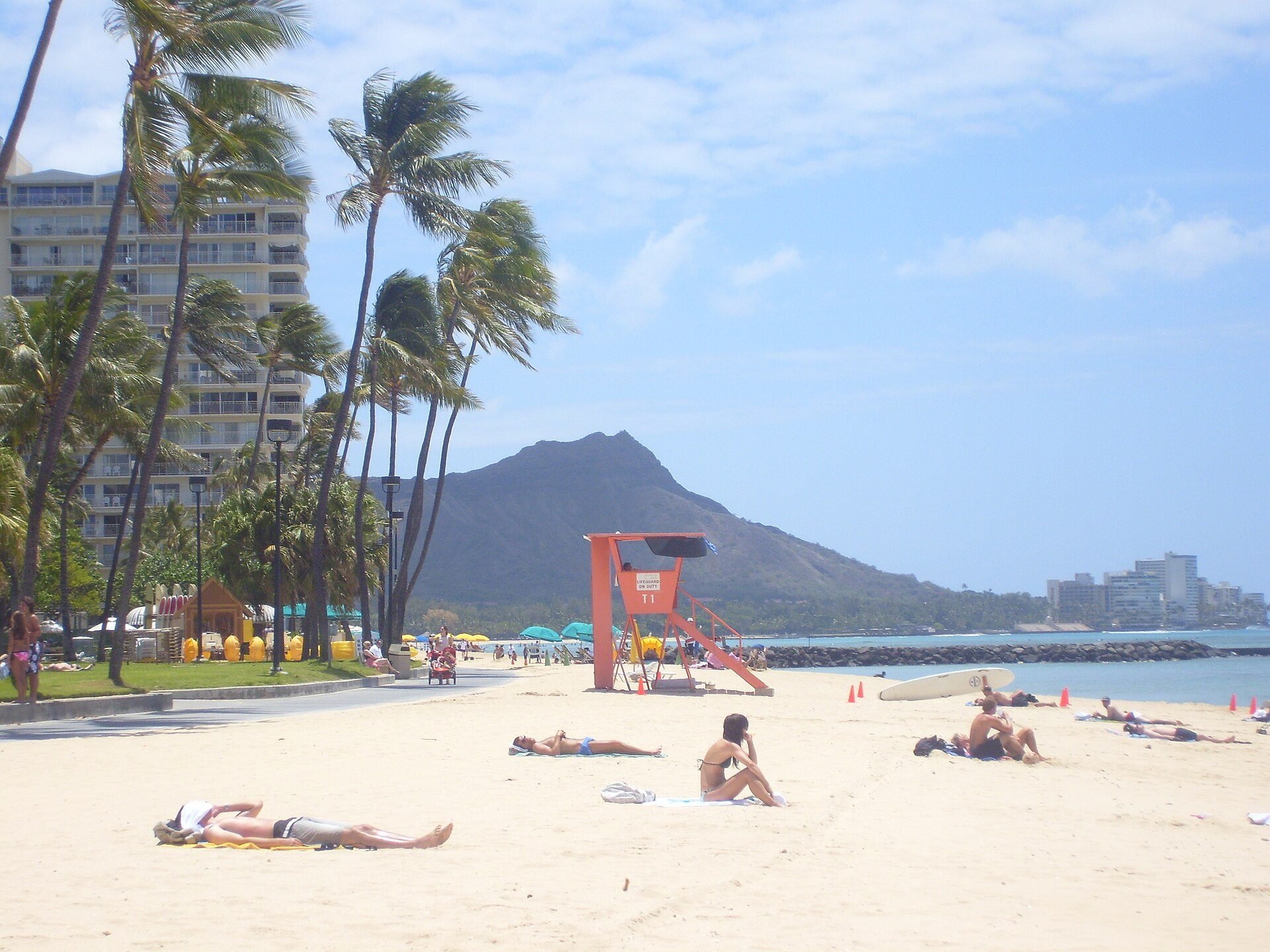 Waikiki Beach and Diamond Head with turquoise water, Hawaii